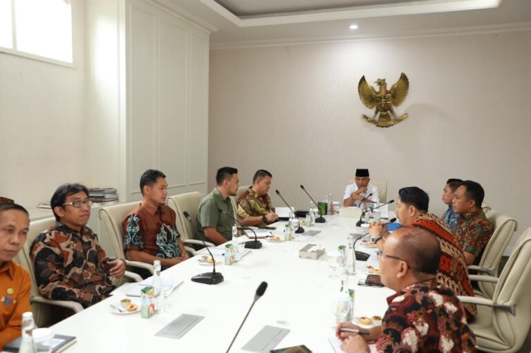 Serap Puluhan Ton Karet Petani Muba