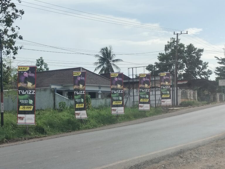 Satpol PP Banyuasin Diminta Turunkan Baliho Rokok Langgar Perda