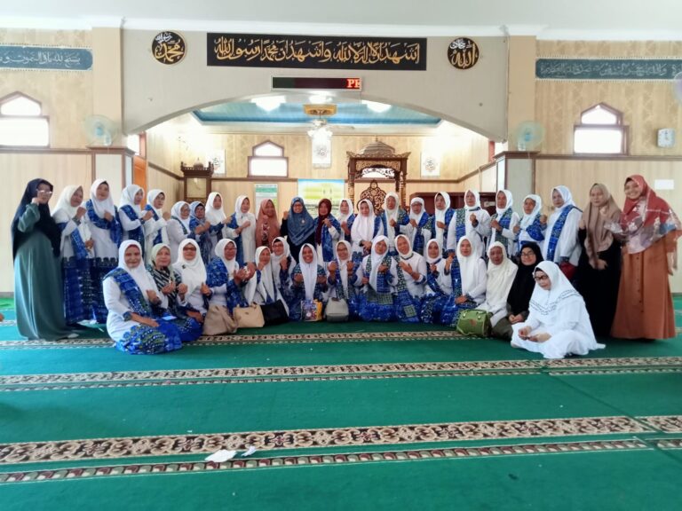 Gelar Pengajian, Komunitas Maratus Sholihah Gandeng BKMT Kecamatan Banyuasin III