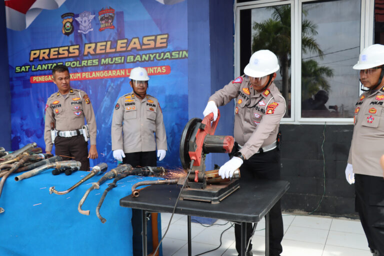 Ratusan Knalpot Brong Dimusnahkan