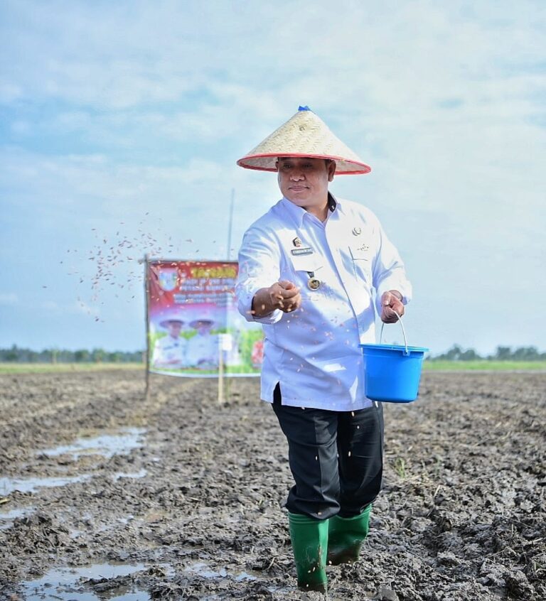 Bupati Askolani Bangga Panen IP100 Mencapai 8,3 Ton Perhektar