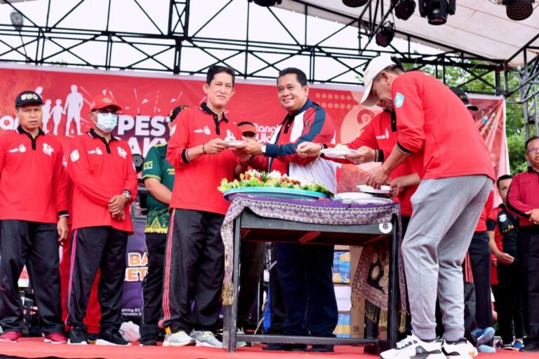 Ketua DPRD Banyuasin Hadiri Jalan Sehat Rangkaian HUT Banyuasin ke 21