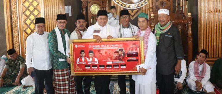 Bupati Askot Pererat Silaturahmi Melalui Safari Jumat