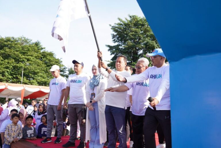 Bupati Banyuasin Lepas Ribuan Peserta Jalan Sehat Bersama BUMN