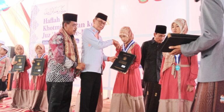 Pj Sekda Hadiri Wisuda Santri Khatam Qur’an dan Juz ‘Amma Madrasah