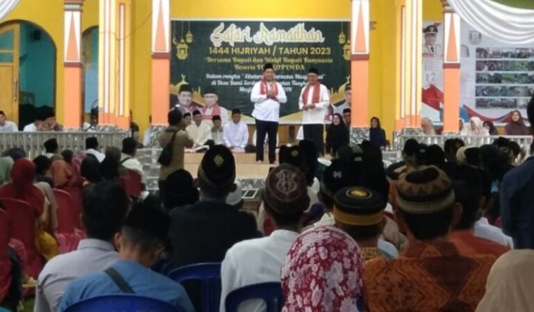 Bupati dan Wabup Sholat Tarowih di Bumi Serdang