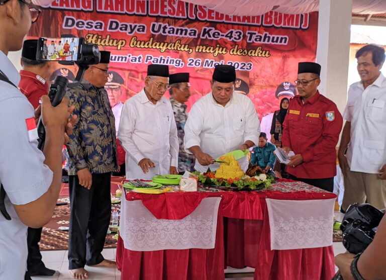 Hadiri Sedekah Desa, Bupati Janjikan Gedung Puskesmas Pratama di Muara Padang
