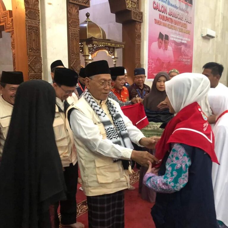 Lepas Jamaah Haji Banyuasin, Pakde Slamet: Doakan Kami Selalu Amanah