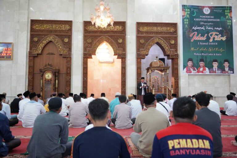 Bupati Askolani Sholat Idul Fitri di Masjid Agung Al-Amir
