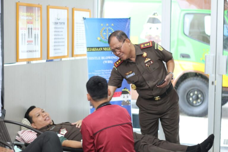Sambut Hari Bakti Adhyaksa, Kejari Banyuasin Gelar Donor Darah dan Sunatan Massal