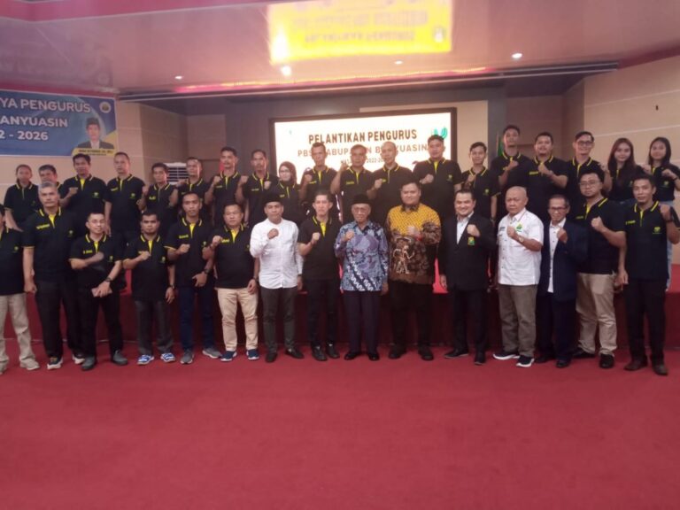Ketua DPRD Banyuasin Dikukuhkan Jadi Pengurus PBSI