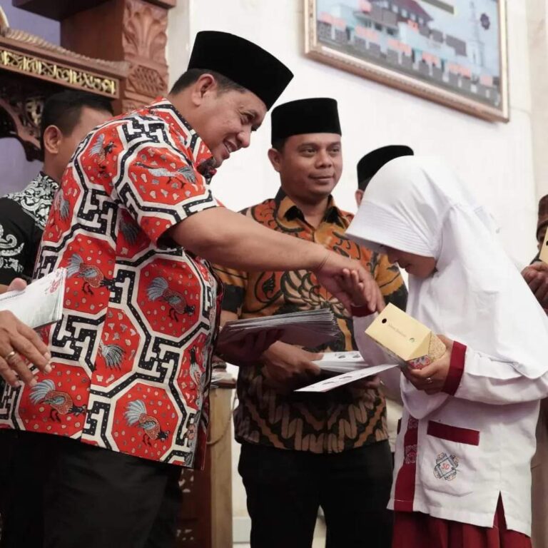 Peringati 10 Muharram, Bupati dan Wabup Banyuasin Santuni Ratusan  Anak Yatim Fakir Miskin dan Kaum Dhuafa