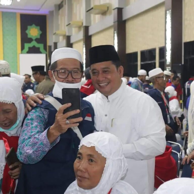 204 Jamaah Haji Banyuasin Kloter 18 Diterima Oleh Bupati Askolani di Asrama Haji