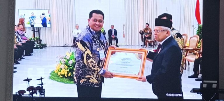 Bupati Askolani Dan Wakil Bupati Slamet Kembali Hadiahkan Penghargaan Diujung Kepemimpinan.