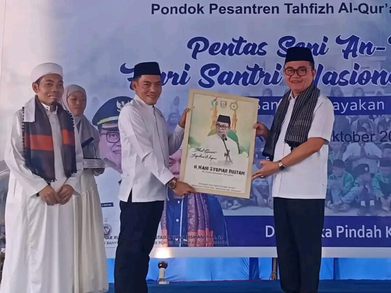 Anggota DPRD Banyuasin Darul Qutni Hadiri Peringatan HSN di Ponpes An-Nur