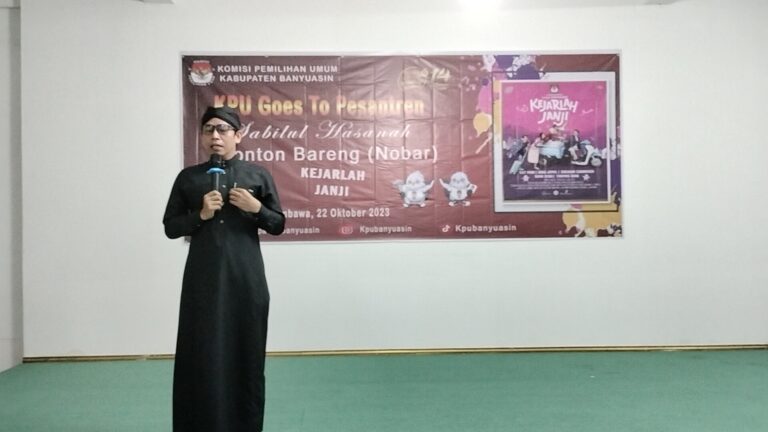 Goes To Pesantren, KPU Banyuasin Nobar Film Kejarlah Janji Bersama Santri
