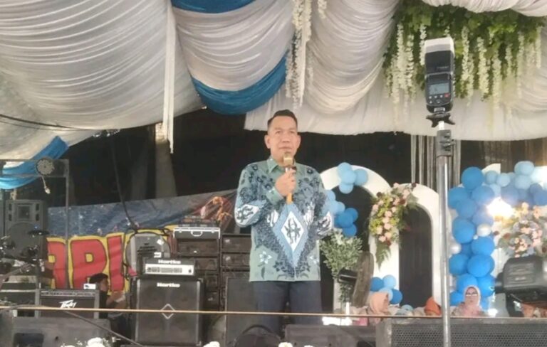 Anggota Dewan Banyuasin Endang Sari Sapa Masyarakat Melalui Kondangan