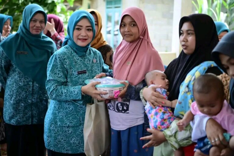 Pj. Ketua TP PKK Banyuasin Kunjungi Posyandu Az-Zahroh, Dorong Pencegahan Stunting