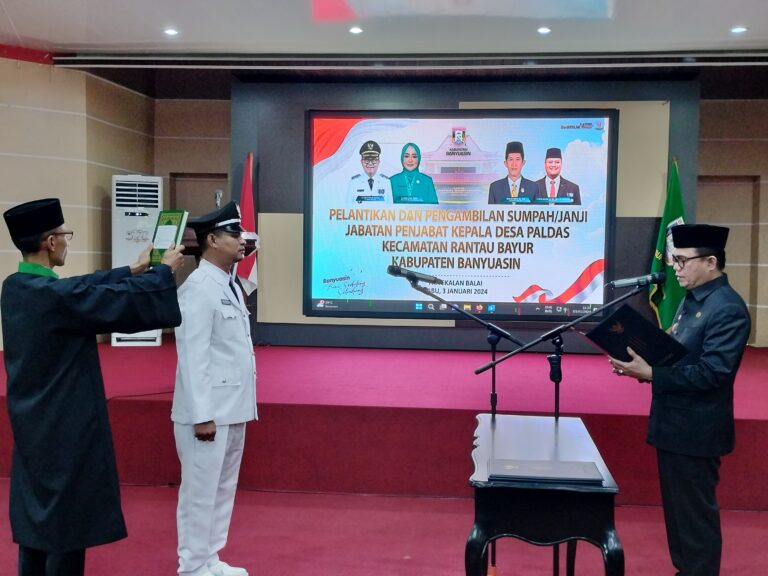 Pj Bupati Banyuasin Hani Syopiar Rustam Lantik Pj Kades Paldas Banyuasin
