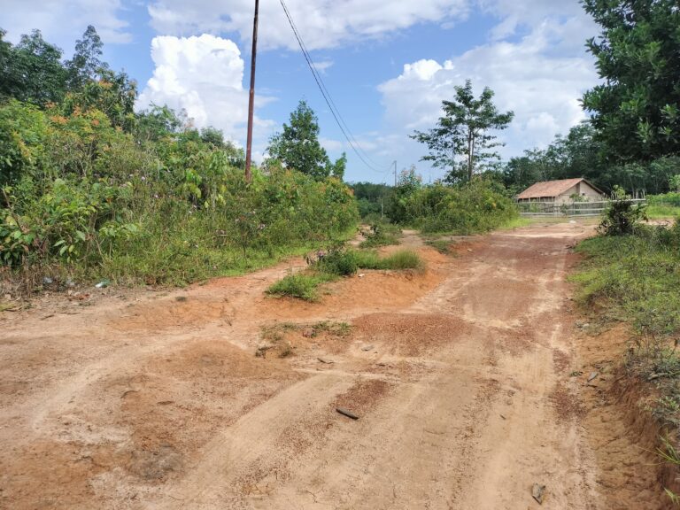 Jalan Lorong Kaplingan Remiling Masih Tanah, Warga Usulkan Dicor Beton