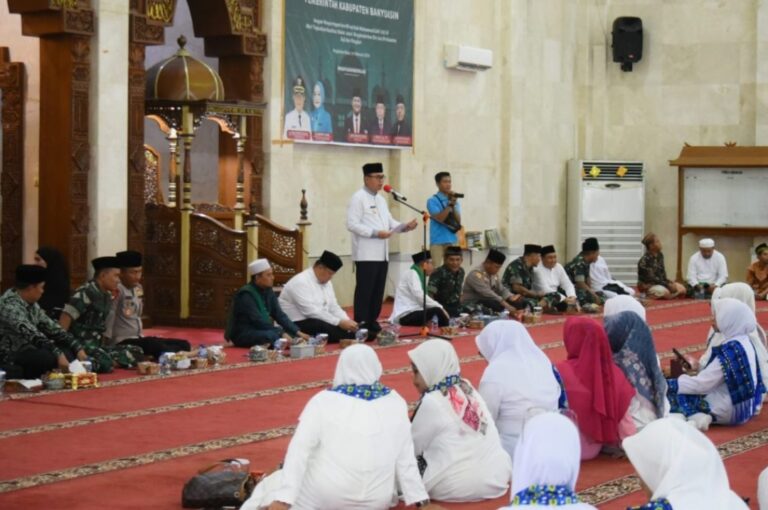Pj Bupati Banyuasin Hadiri Peringatan Isra Mi’raj di Masjid Agung Al-Amir