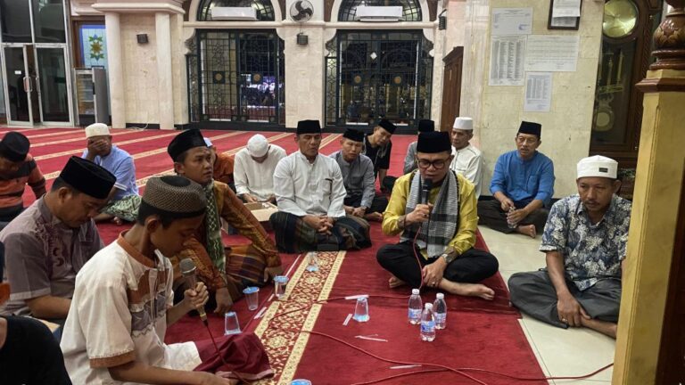 Pj Bupati Banyuasin Takbiran Bersama Jamaah Masjid Jumuhriyah dan Pantau Keamanan Arus Mudik