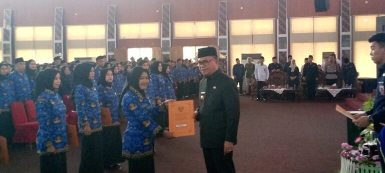 PJ BUPATI BANYUASIN RESMIKAN 1.823 PPPK GURU DAN TENAGA KESEHATAN