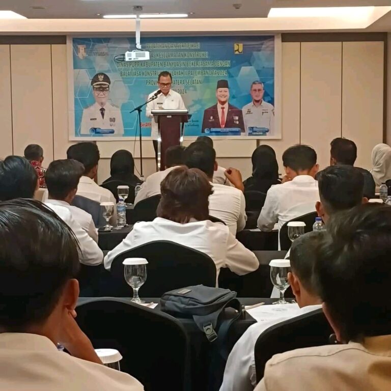 Pj Bupati Banyuasin Tutup Pelatihan dan Sertifikasi Petugas Keselamatan Konstruksi