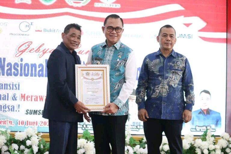 Pj. Bupati Banyuasin Raih PWI Sumsel Award 2024 Atas Peran Aktif Sebagai Sahabat PWI