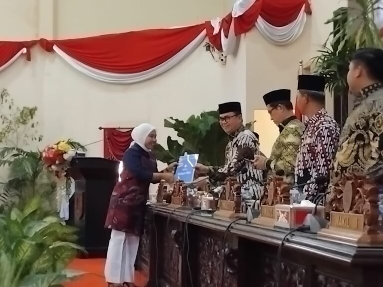 Paripurna Sampaikan Pandangan, Fraksi Golkar Apresiasi Kinerja Keuangan Pemkab Banyuasin