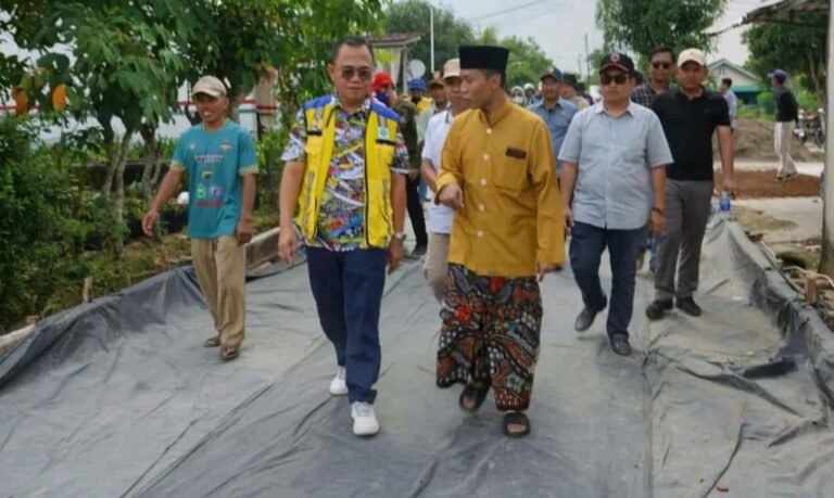 Pemkab Banyuasin Cor Jalan Menuju Ponpes Sabilul Hasanah