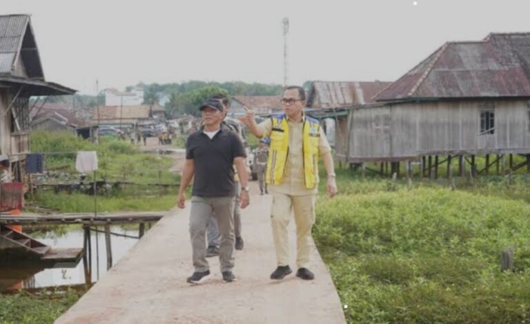 BPBD Kabupaten Banyuasin Tinjau Normalisasi Sungai Bom Berlian