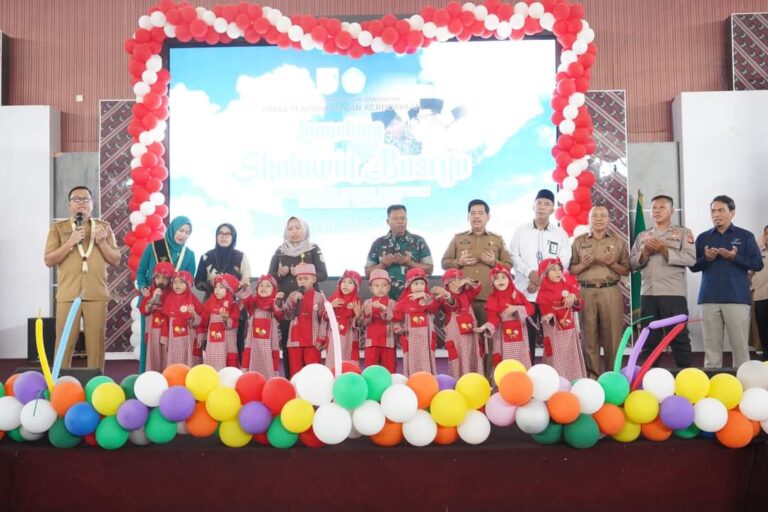 Pj. Bupati Banyuasin Launching Gerakan Ayo Bersholawat  dan Kukuhkan Bunda Paud