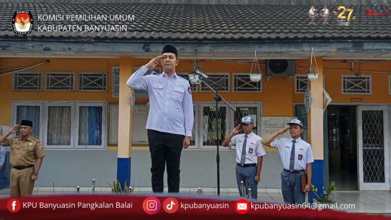 Ketua KPU Banyuasin Pimpin Upacara di SMA 2 Plus Banyuasin III, Ajak Siswa Berpartisipasi Aktif dalam Pilkada