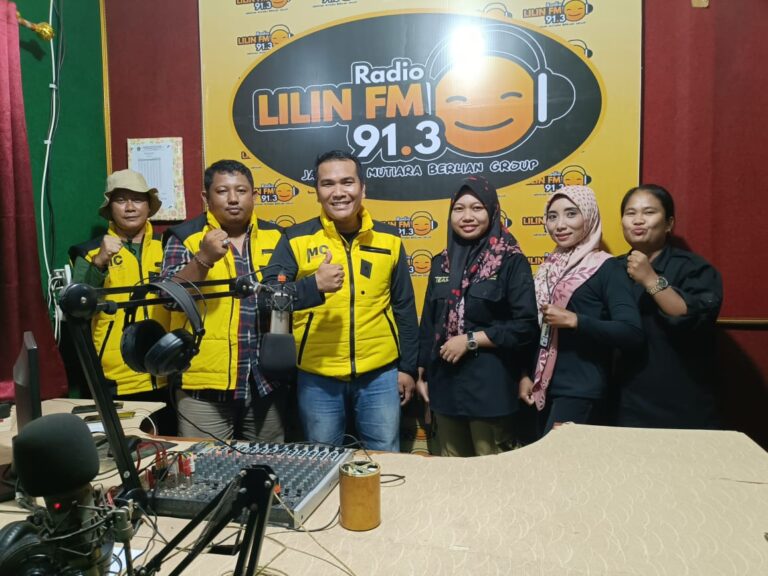 Tim  MC Humas Komunikasi Tim Koalisi Serasan Sekate Bicara Santai di Radio 93.1 Lilin FM