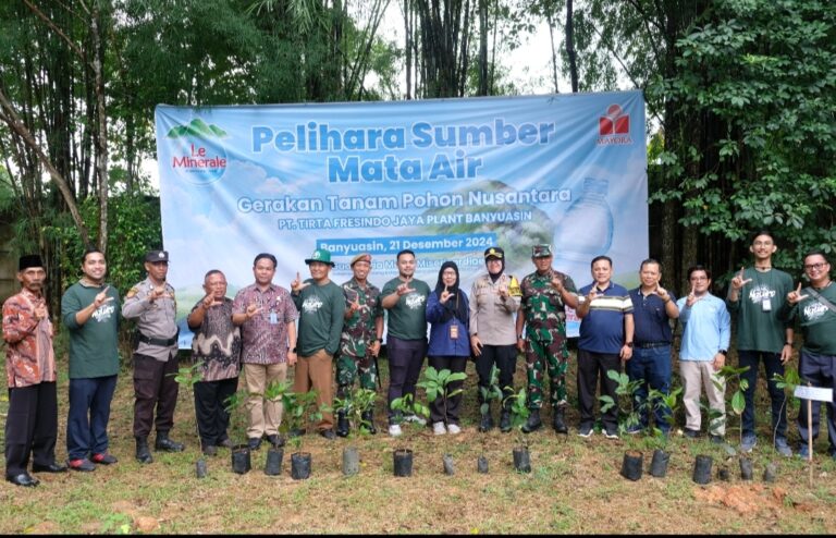 PT Tirta Fresindo Jaya Tanam 2.000 Pohon untuk Lingkungan di Banyuasin
