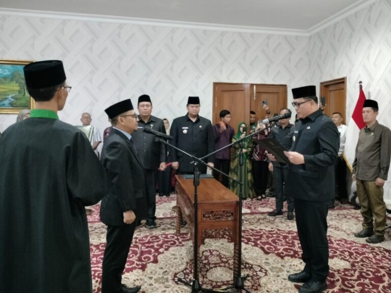 Pj Bupati Banyuasin Lantik Hendra Gunawan Sebagai Direktur PDAM Tirta Betuah Banyuasin