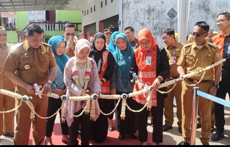 Meriah, Bupati Askolani Buka Bazar Kurma dan Khitanan Massal Bank Sumsel Babel