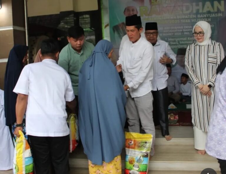 Pimpinan DPRD Banyuasin Berbagi Berkah Ramadhan di Masjid Asy-Shahar