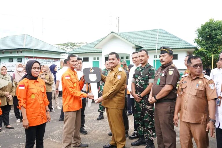 Bupati Banyuasin Serahkan Bantuan Alsintan untuk Percepat Swasembada Pangan