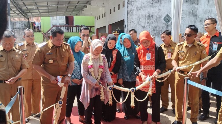 Bupati Banyuasin Askolani Resmi Buka Bazar Kurma dan Khitanan Massal Bank Sumsel Babel