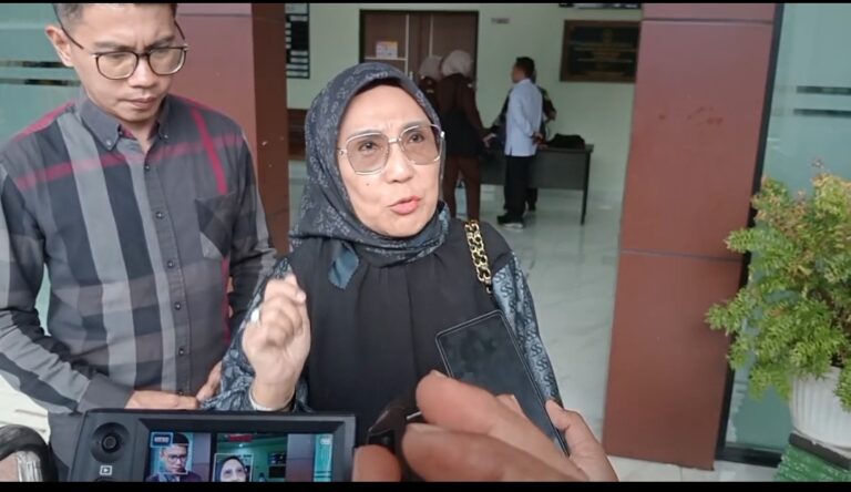 Sidang Pemalsuan Akta Nikah: Saksi Sebut Dokumen Buatan Ernaini Palsu dan Bermotif Warisan
