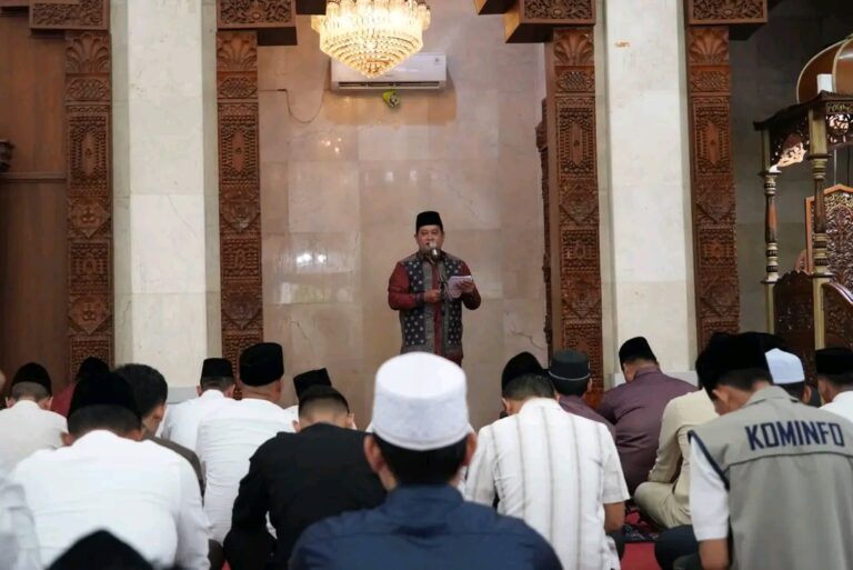 Bupati Banyuasin dan Forkopimda Laksanakan Salat Idul Adha 1446 H di Masjid Al-Amir