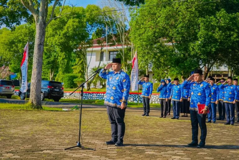 Tingkatkan Disiplin dan Pelayanan, Sekda Banyuasin Pimpin Apel Gabungan ASN