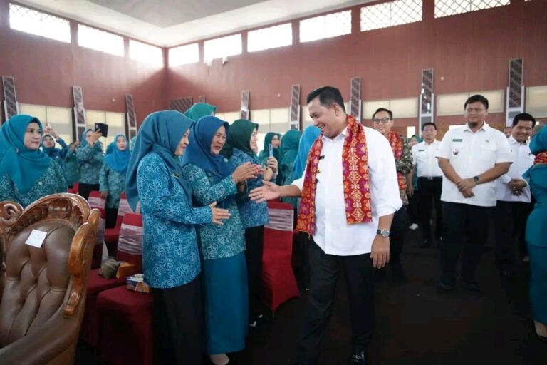 Bupati Banyuasin Lantik Bunda PAUD dan Ketua Pembina Posyandu Kecamatan, Dorong Percepatan Indonesia Emas 2045