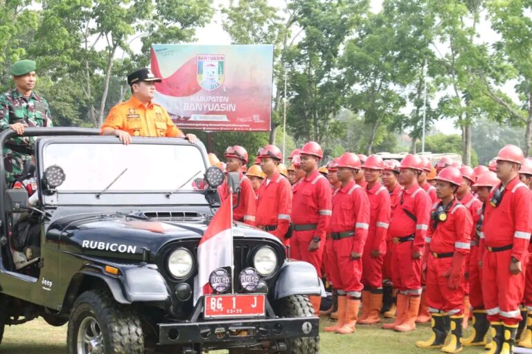 Cegah Karhutbunla, Bupati Banyuasin Pimpin Apel Gelar Pasukan dan Peralatan