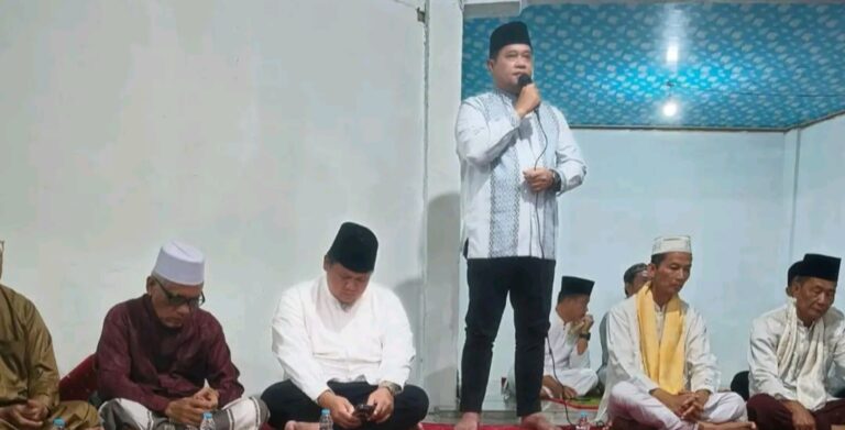 Hadiri Takziah, Bupati Askolani Berbagi Berkah