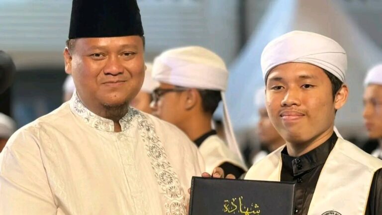 Sekda Banyuasin Hadiri Wisuda Akbar Ponpes Al-Fahd: Santri Tak Lagi Dipandang Sebelah Mata