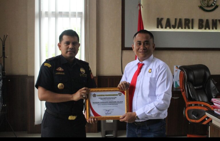Istimewa di HUT Ke-80, Kajari Banyuasin Raih Penghargaan Atas Keberhasilan Berantas Mafia Pajak dan Cukai