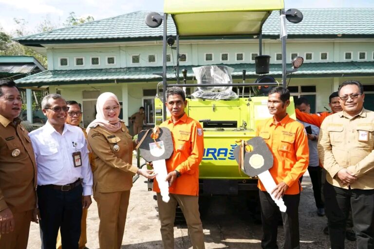 Bupati Banyuasin Serahkan 52 Unit Alsintan, Dorong Produksi Padi Nasional dan Program Petani Makmur